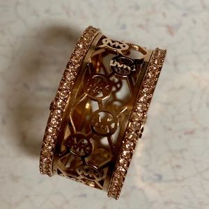 MICHAEL KORS ROSETONE MONOGRAM CRYSTAL LOGO RING💍
